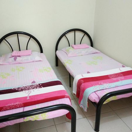 Sarinas Homestay 셈포르나 외부 사진