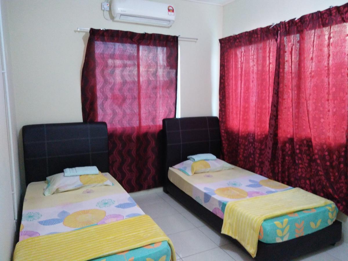 Sarinas Homestay 셈포르나 외부 사진